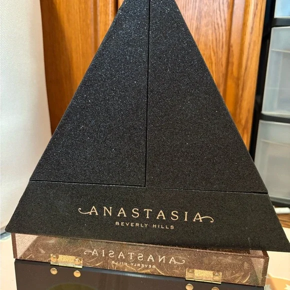 RAREAnastasia Beverly Hills Black Glitter Pyramid glitters Pr box